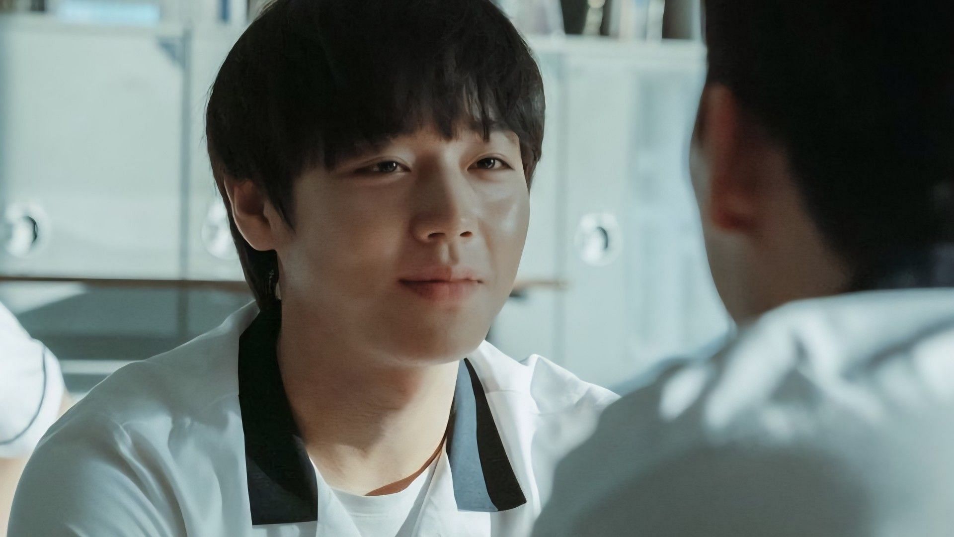 Park Ji-hoon as Yeon Si-eun in Weak Hero Class (Image via Netflix)